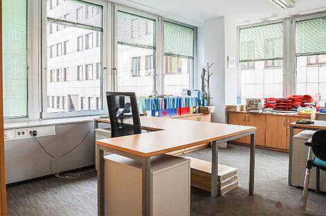 Квартира в центральной части города используемая для коммерческих целей: 4