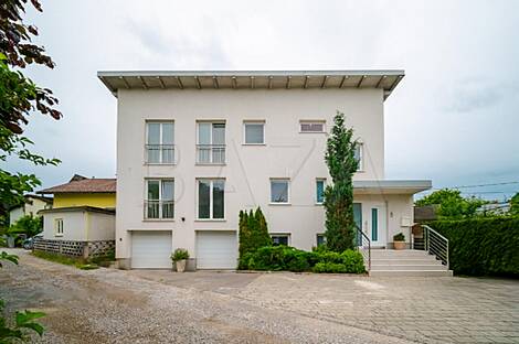 Дом Брод, состоящий из двух этажей: 2