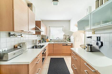 Дом Брод, состоящий из двух этажей: 6