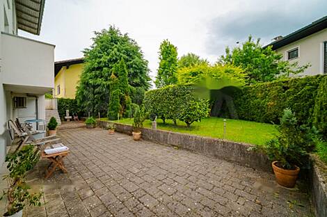 Дом Брод, состоящий из двух этажей: 12