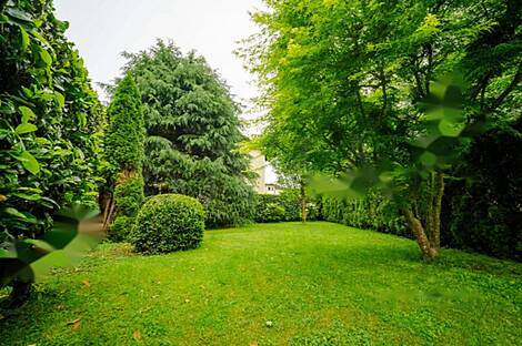 Дом Брод, состоящий из двух этажей: 13