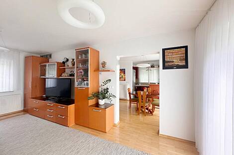 Дом, Чешница, Состро.: 6