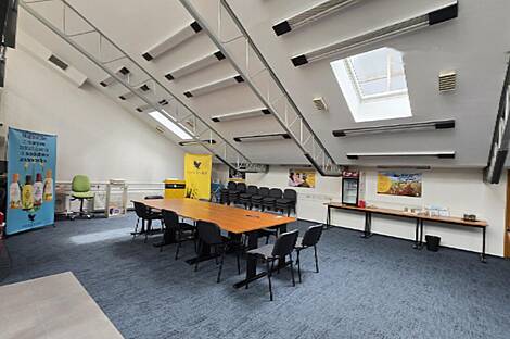 Торговая площадь Стенье: 4