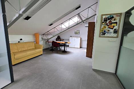 Торговая площадь Стенье: 5