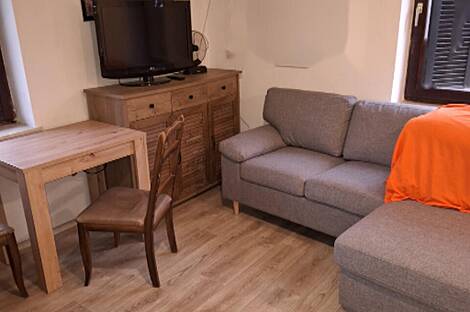 Жилище, Тиболци: 15