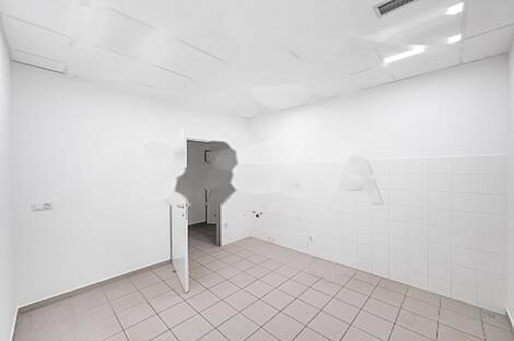 Магазин в центральной части города: 12