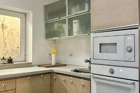 Центральное расположение, квартира с более чем пятью комнатами: 11