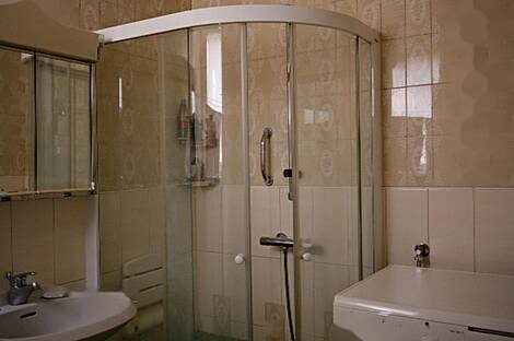 Апартаменты с тремя комнатами в центральной части города: 19