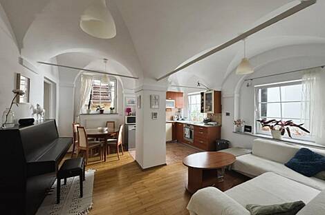 Квартира с четырьмя комнатами в центральной части города: 4