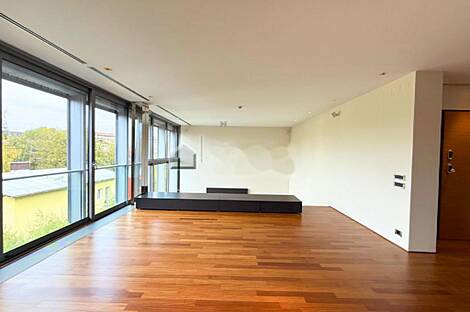 Апартаменты, более 5 комнат, находится в Центральном районе: 4