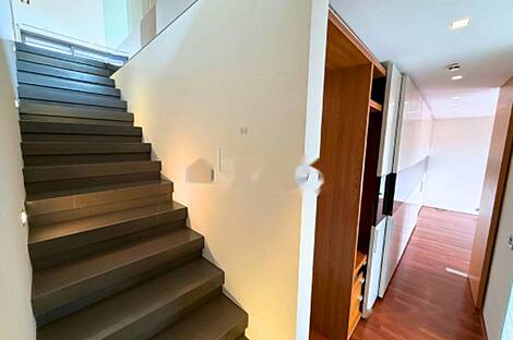 Апартаменты, более 5 комнат, находится в Центральном районе: 16