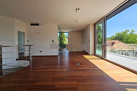 Центр, многокомнатная квартира, более пяти комнат.: 1