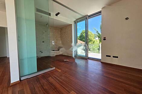 Центр, многокомнатная квартира, более пяти комнат.: 8