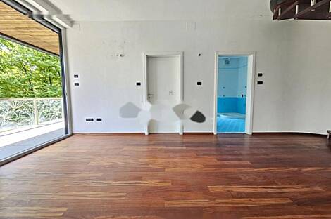 Центр, многокомнатная квартира, более пяти комнат.: 14