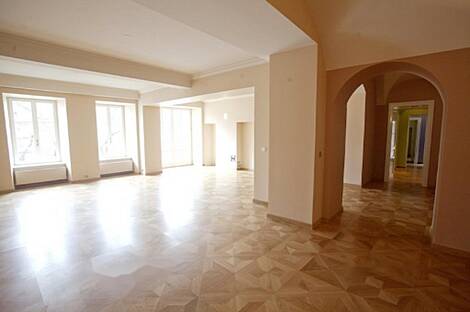 Четырехкомнатная квартира в центре.: 3