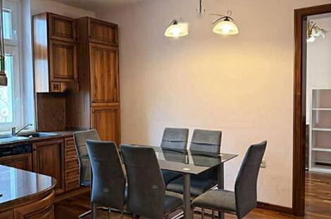 Дом с 5 и более комнатами в центре: 3