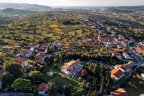 У моря стоит дом Чежарьи: 2