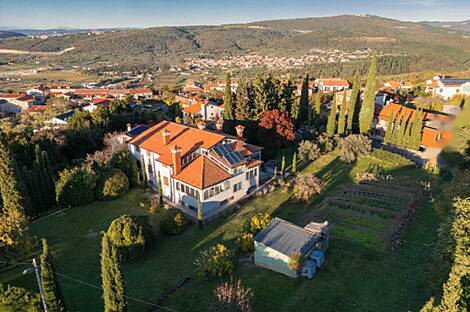 У моря стоит дом Чежарьи: 15