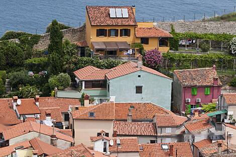 Дом в два этажа, расположенный на улице Гарибальди: 10