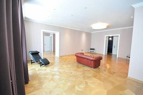 Жилье с четырьмя комнатами в исторической части Любляны: 4