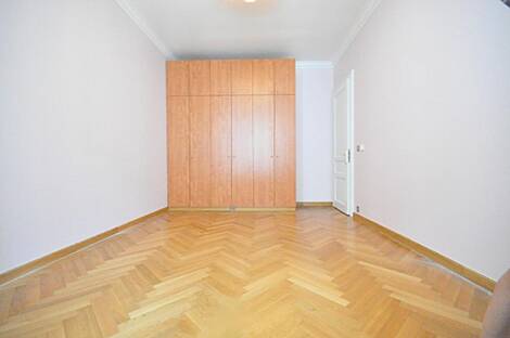 Жилье с четырьмя комнатами в исторической части Любляны: 8