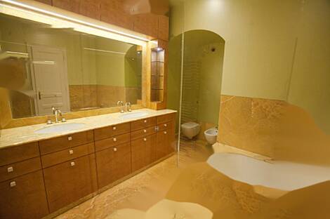 Жилье с четырьмя комнатами в исторической части Любляны: 12