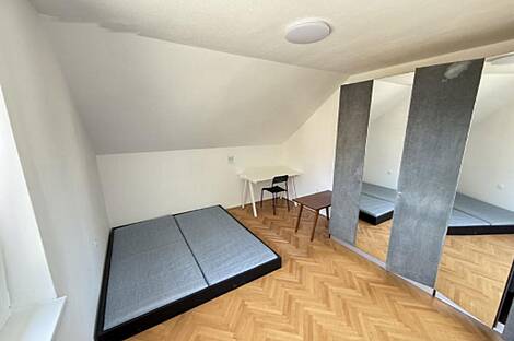 Дом Рудник, состоящий из двух частей.: 19