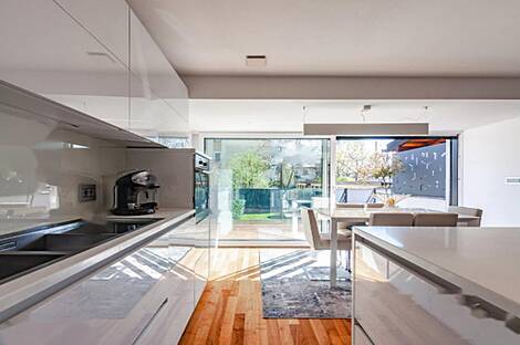 Дом с террасой в районе Бежиград: 3