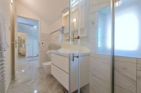 Рядом с УКЦ расположена 2,5-комнатная квартира.: 7