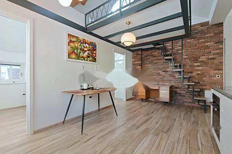 Рядом с УКЦ расположена 2,5-комнатная квартира.: 10