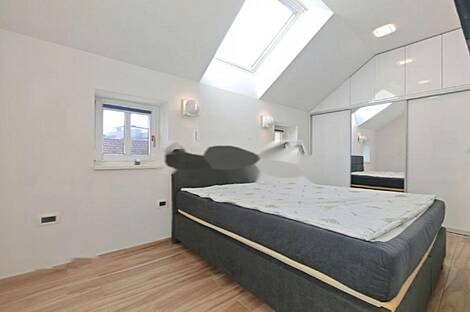 Рядом с УКЦ расположена 2,5-комнатная квартира.: 11