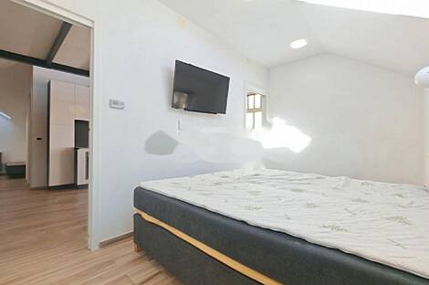 Рядом с УКЦ расположена 2,5-комнатная квартира.: 13