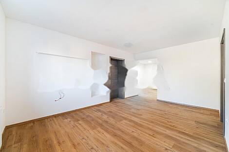 Трехкомнатная квартира в Ново Бизовике: 1