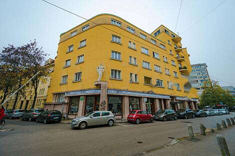 Многокомнатная квартира, минимум пять комнат, в Центральном районе: 2