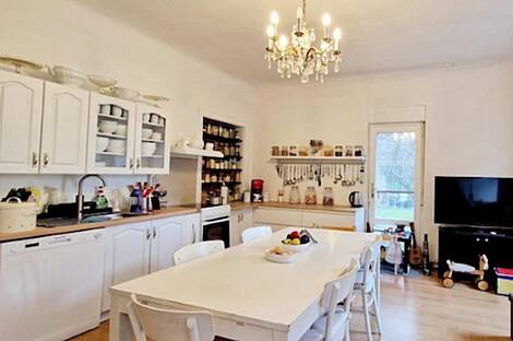 В Любляне в центре расположен дом с террасой: 1