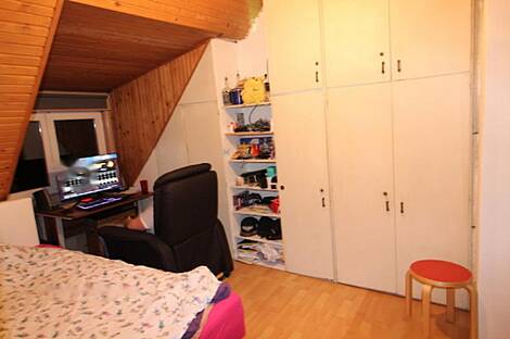 В Любляне в центре расположен дом с террасой: 12