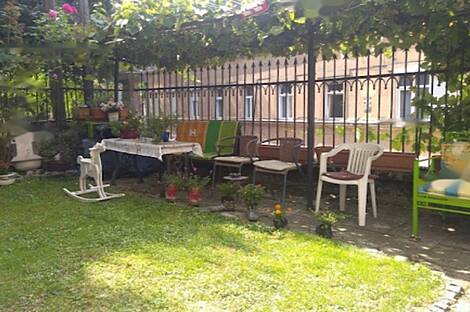 В Любляне в центре расположен дом с террасой: 17