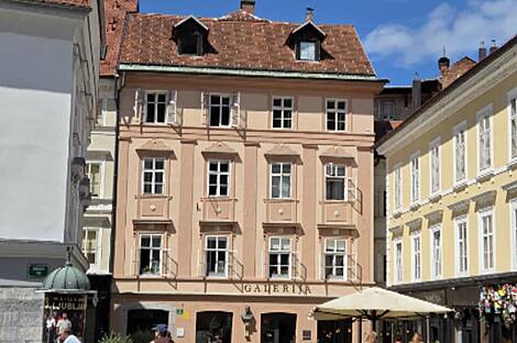 Трёхкомнатная квартира в центре.: 1