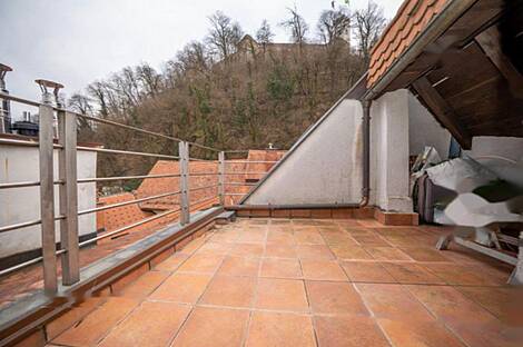 Квартира с тремя комнатами в центре города: 2