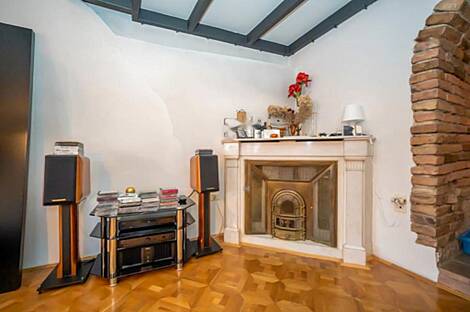 Квартира с тремя комнатами в центре города: 3