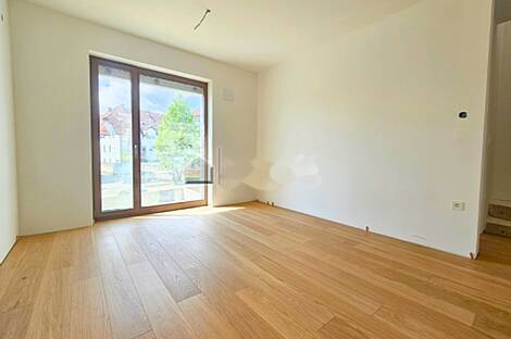 Здание с террасой в Долгом Мосту: 8