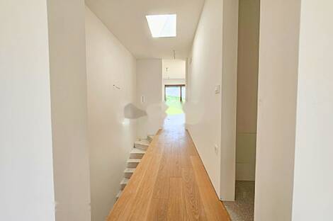 Здание с террасой в Долгом Мосту: 10