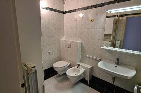 Квартира с тремя комнатами в центральной части города: 2