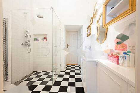 Центр Любляны, квартира с более чем пятью комнатами.: 11