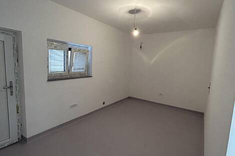 Шентвид: коммерческое здание: 1