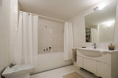 Квартира с четырьмя комнатами в центре города.: 13