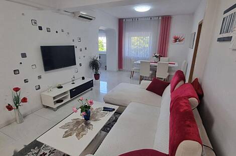 Квартира с тремя комнатами в Бертоках: 2