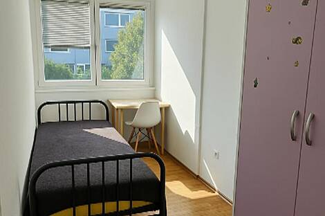 В Лукце предлагается 4-комнатная квартира.: 8