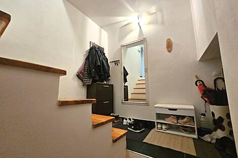 Дом с пятью или более комнатами: 13