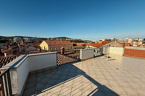 Квартира с пятью или более комнатами, расположенная в Копере, на Гортановом тргу.: 21